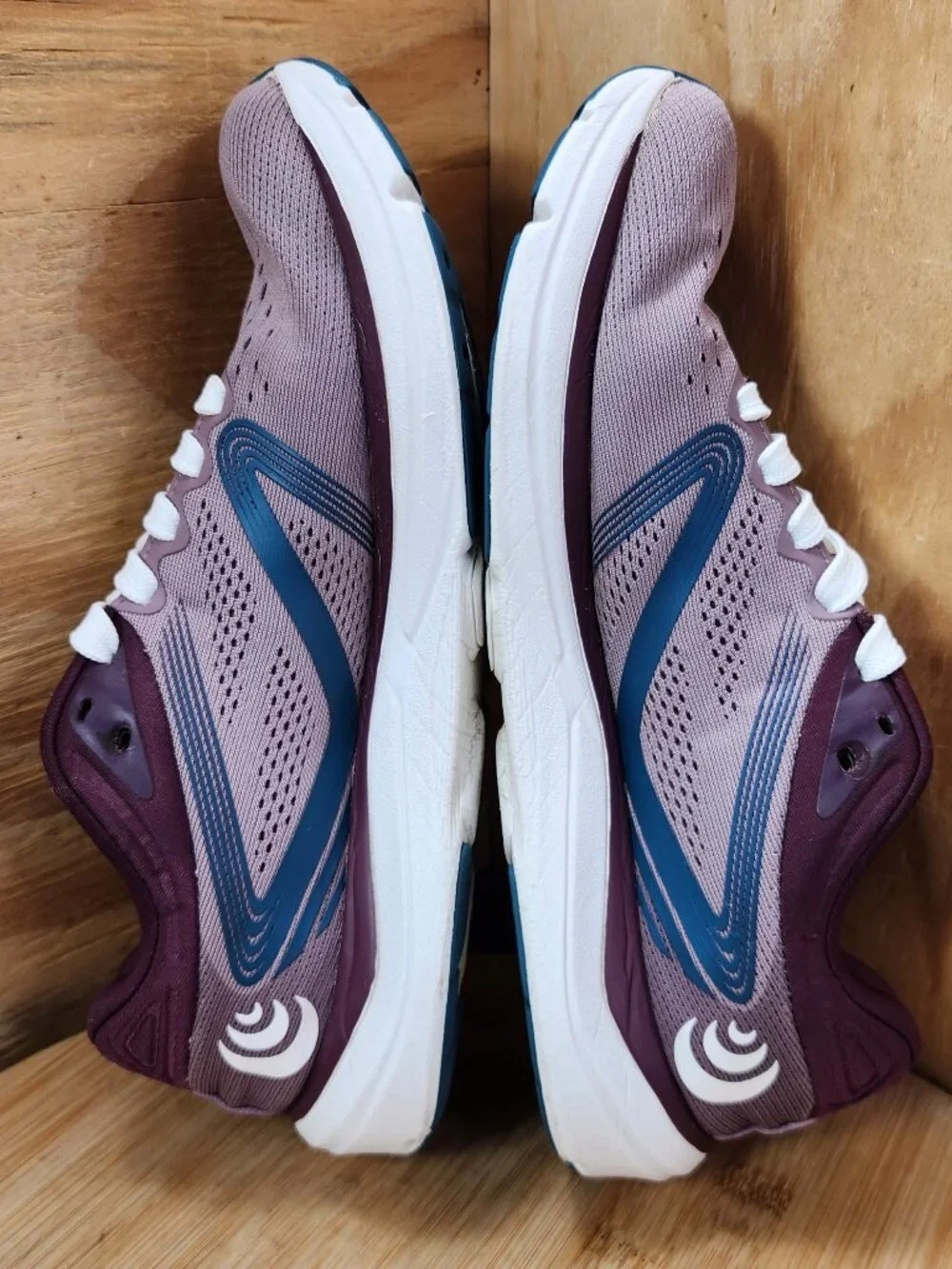 Topo Magnifly 4 Womens Running Shoes Sneakers Size 9